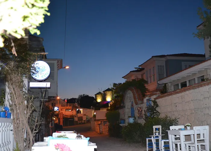 Konukevi Beyaz Ev Alaçatı